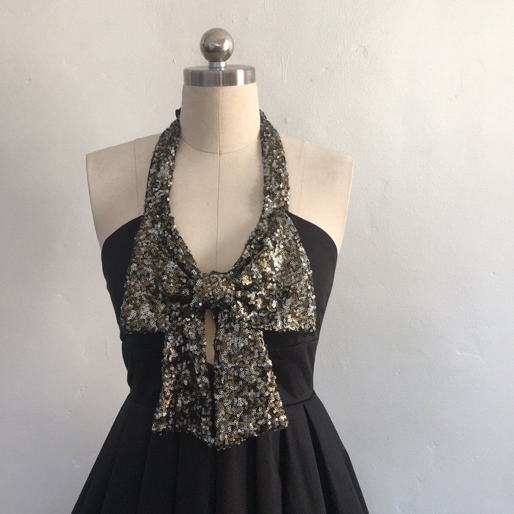 Jones + Jones Roxy Dress - Picture 2 of 7